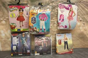lot 77 image: 6. ASSORTED HALLOWEEN COSTUMES VARIOUS SIZES SEE PICS