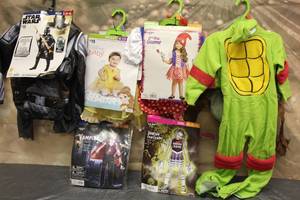 lot 79 image: 6. ASSORTED HALLOWEEN COSTUMES VARIOUS SIZES SEE PICS