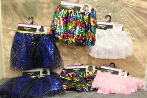 lot 87 image: 6. ASSORTED HALLOWEEN TUTU SKIRTS VARIOUS SIZES SEE PICS
