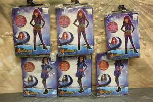 lot 111 image: 6. ASSORTED HALLOWEEN COSTUMES VARIOUS SIZES SEE PICS