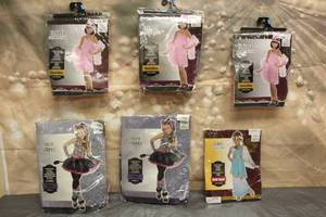 lot 114 image: 6. ASSORTED HALLOWEEN COSTUMES VARIOUS SIZES SEE PICS