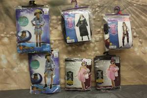 lot 123 image: 6. ASSORTED HALLOWEEN COSTUMES VARIOUS SIZES SEE PICS