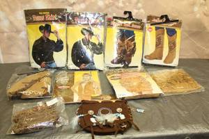 lot 177 image: LOT OF HALLOWEEN WESTERN ACCESSORIES SEE PICS