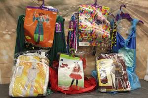 lot 179 image: 6. ASSORTED HALLOWEEN COSTUMES VARIOUS SIZES SEE PICS