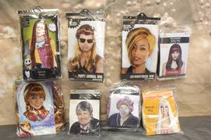 lot 190 image: 8 ASSORTED HALLOWEEN COSTUMES WIGS SEE PICS