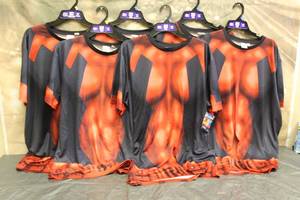 lot 201 image: 6.&nbsp HALLOWEEN COSTUME MARVEL DEADPOOL SHIRTS&nbsp VARIOUS SIZES SEE PICS
