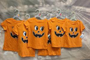 lot 203 image: 6.&nbsp HALLOWEEN CHILD GRAPHIC TEES VARIOUS SIZES SEE PICS