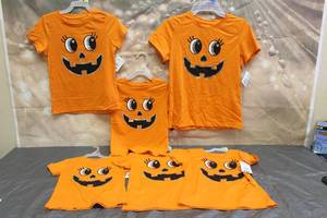 lot 206 image: 6.HALLOWEEN CHILD GRAPHIC TEES VARIOUS SIZES SEE PICS