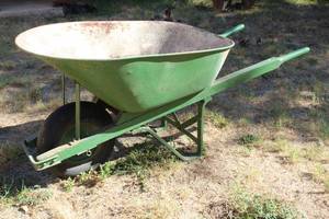 lot 6 image: WHEEL BARREL&nbsp