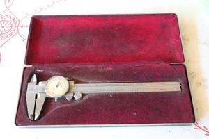 lot 14 image: MITUTOYO .001 DIAL CALIPER 505-626