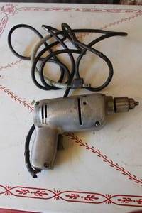 lot 17 image: WARDS POWR-KRAFT VARIABLE SPEED 38 DRILL TPC-9221A