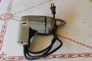 lot 18 image: ELECTRIC DRILL WITH JACOBS DRILL CHUCK