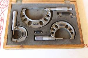 lot 19 image: NSK 0-3 DIGITAL MICROMETER SET&nbsp