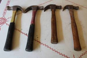 lot 35 image: 4 VINTAGE CLAW HAMMERS