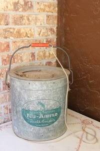 lot 49 image: VINTAGE MASSIVE GALVANIZED NU AIRFLO 22QT MINNOW BUCKET