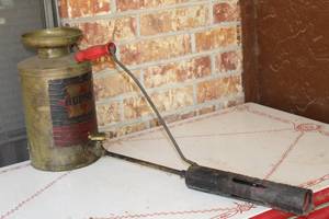 lot 50 image: VINTAGE HUDSON FLAME SPRAYER 6315