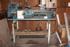 lot 58 image: CENTRAL MACHINERY PRECISION BENCH LATHE F1-900G WITH MANUAL ACCESSORIESTOOLSPARTS (1 phase power)