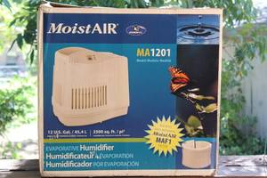lot 73 image: MOIST AIR EVAPORATIVE HUMIDIFIER 12 GAL&nbsp MA1201