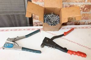 lot 85 image: 2 RIVET HAND GUNS AND RIVETS&nbsp