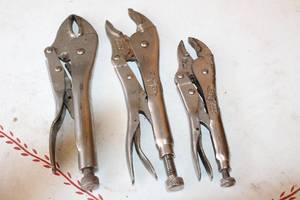 lot 86 image: LOT OF 3 VISE GIRP