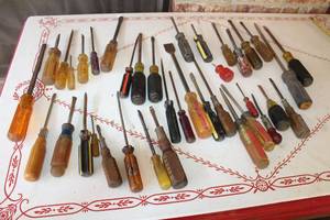 lot 89 image: GENEROUS AMOUNT OF FLATHEAD SCREW DRIVERS VARIOUS SIZES&nbsp