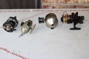 lot 104 image: LOT OF 4 FISHING REELS DIAWA MILLIONAIRES, MICROCAST, ZEBCO AND QUANTUM