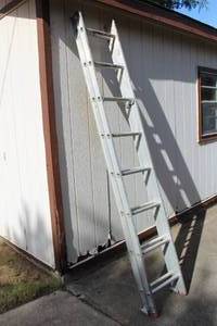 lot 113 image: ALUMINUM 16FT EXSTENTION LADDER