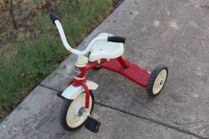 lot 190 image: VINTAGE HUFFY TODDLERR TRICYCLE&nbsp