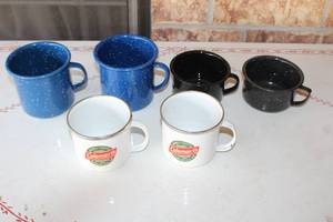 lot 122 image: LOT OF 6 ASSORTED ENAMEL SPECKLED MUGS&nbsp