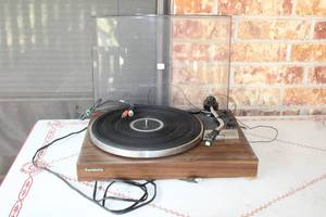 lot 123 image: VINTAGE PANOSONIC SIMULATED RECORD PLAYER CABINET RD-3500