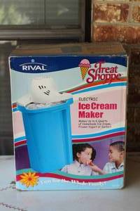 lot 124 image: RIVAL TREAT SHOPPE ELECTRIC ICE CREAM MAKER 6 QTS&nbsp 8806WBL