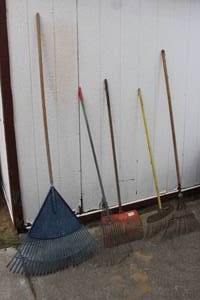 lot 158 image: LOT OF 5 ASSORTED YARD RACKS