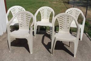 lot 164 image: LOT OF 5 PLASTIC PATIOYARD CHAIRS&nbsp