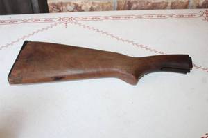lot 168 image: VINTAGE WOODEN RIFLE STOCKBUTT