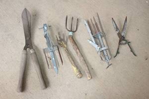lot 172 image: LOT OF 6 HAND GARDENYARD TOOLS&nbsp