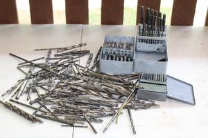 lot 174 image: GENEROUS AMOUNT OF VARIOUS SIZE DRILL BITS&nbsp