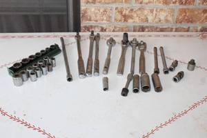 lot 125 image: LOT OF ASSORTED RATCHETS AND SOCKETS&nbsp