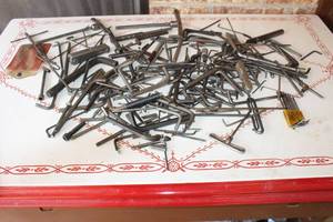 lot 71 image: GENEROUS AMOUNT OF HEX KEYS VARIOUS SIZES&nbsp