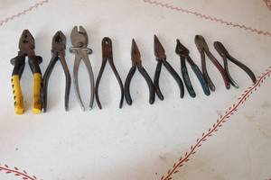 lot 135 image: LOT OF 9 VARIOUS TYPES OF PLIERS WIRE CUTTERS