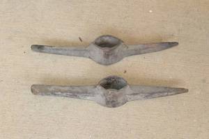 lot 138 image: LOT OF 2 VINTAGE IRON AXE HEADS