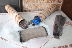 lot 144 image: GENEROUS AMOUNT OF WELDING ELECTRODES&nbsp