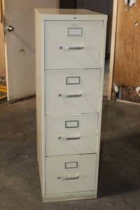 lot 82 image: 4 DRAWER METAL FILE CABINET