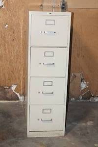 lot 83 image: 4 DRAWER METAL FILE CABINET