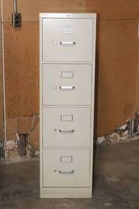 lot 84 image: HON 4 DRAWER METAL FILE CABINET