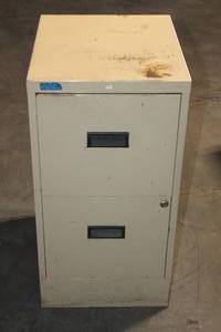 lot 86 image: HON 2 DRAWER METAL FILE CABINET