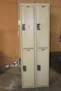 lot 87 image: 4 CUBBY METAL LOCKER