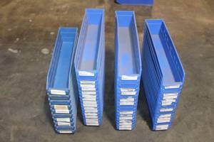 lot 95 image: LOT OF 60 AKRO-MILS 30-128QUANTUM QSB-104 STORAGE CONTAINERS