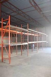 lot 100 image: 5 SECTION PALLET RACKING&nbsp