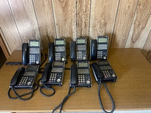 lot 153 image: LOT OF 8 OFFICE TELEPHONES