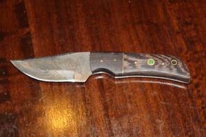 lot 6 image: MHS CUTLERY CUSTUMIZED HANDMADE DAMASCUS STEEL KNIVES WITH EITHER WOOD, BONE OR RESIN HANDLES ALL KNIVES ARE UNIQUELY MADE NO 2 KNIVES ARE THE SAME